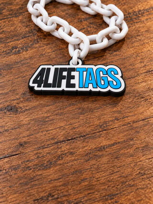 White linked hype chain with layered 4LIFETAGS pendant